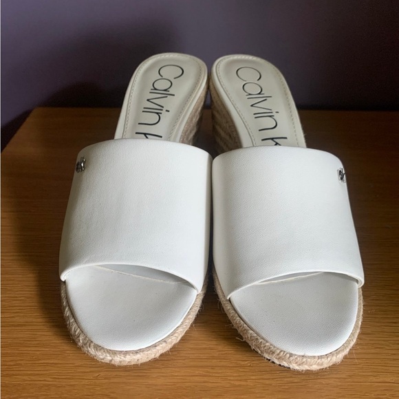 NEW size 7 1/2 Calvin Klein White wedges. - Picture 6 of 6